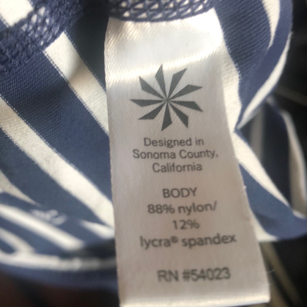 ATHLETA NAVY & WHITE STRIPE CAPRI LEGGINGS LARGE - Picture 6 of 6